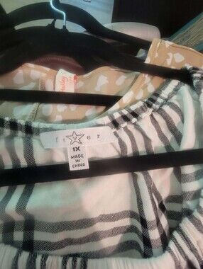 Fever Plus Size 1X White w/Black & Pink Plaid & Flowing 3/4 Length Bell Sleeves